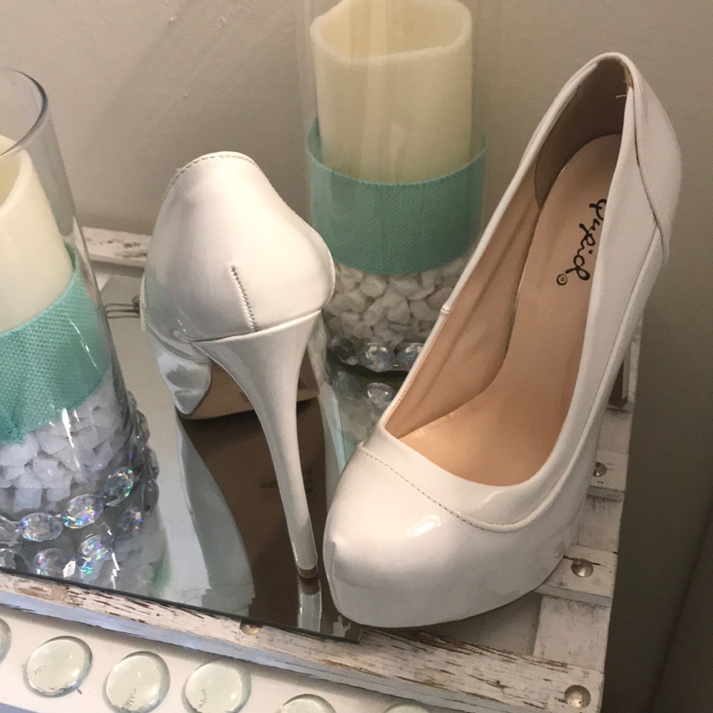White heel NEW